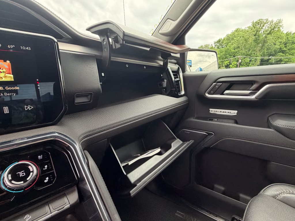 2025 Onyx Black GMC Sierra Denali 4X4 Truck