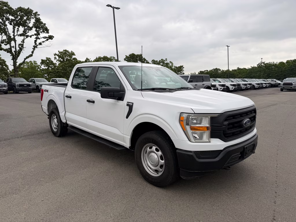2022 Oxford White Ford F-150 XL 4X4 Truck