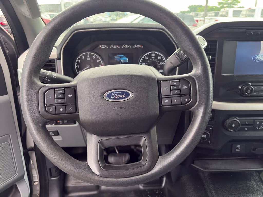 2022 Oxford White Ford F-150 XL 4X4 Truck
