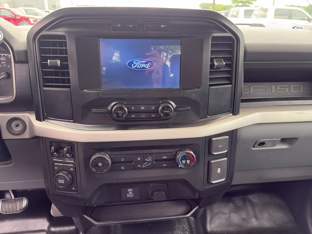 2022 Oxford White Ford F-150 XL 4X4 Truck