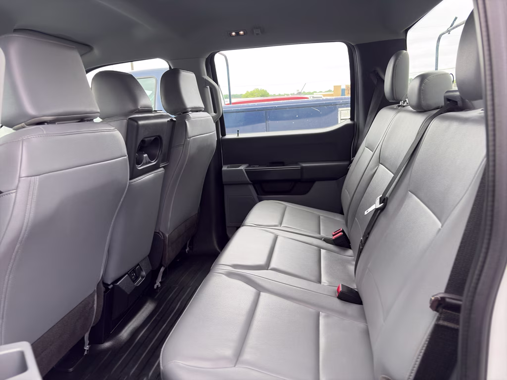 2022 Oxford White Ford F-150 XL 4X4 Truck