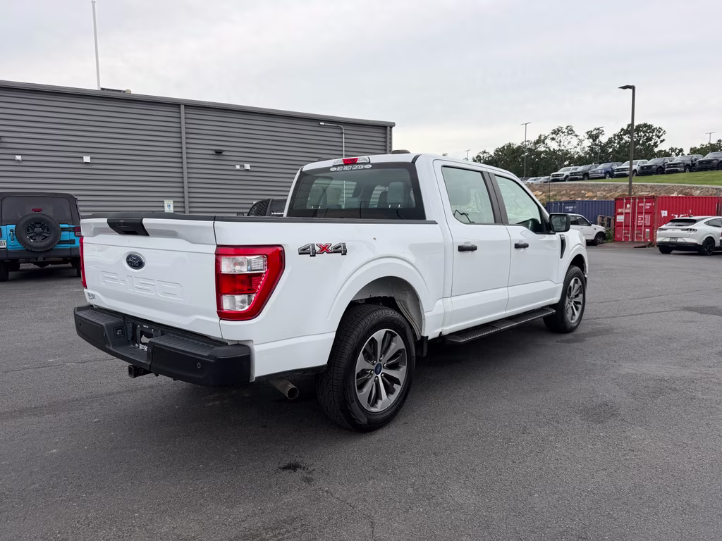 2021 Oxford White Ford F-150 XL 4X4 Truck
