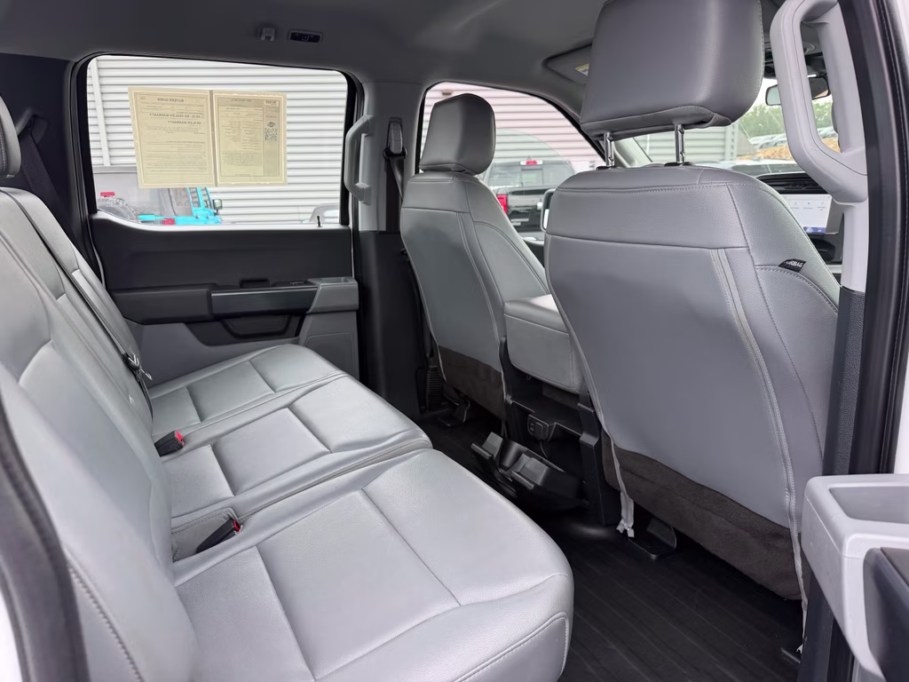 2021 Oxford White Ford F-150 XL 4X4 Truck