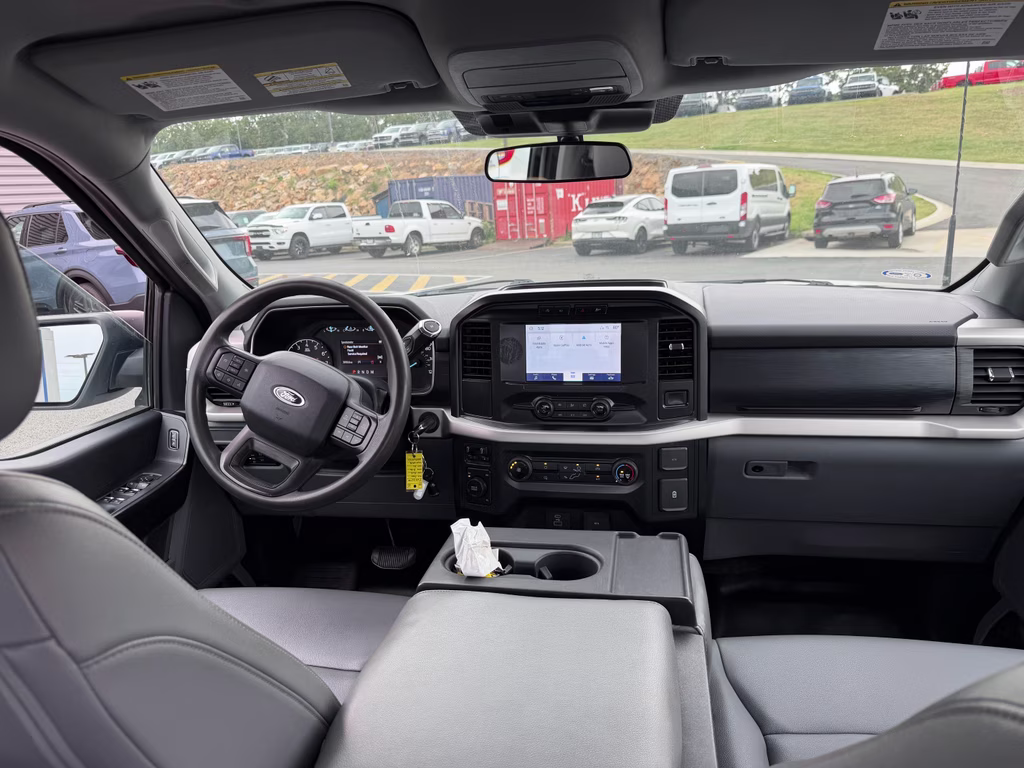 2021 Oxford White Ford F-150 XL 4X4 Truck