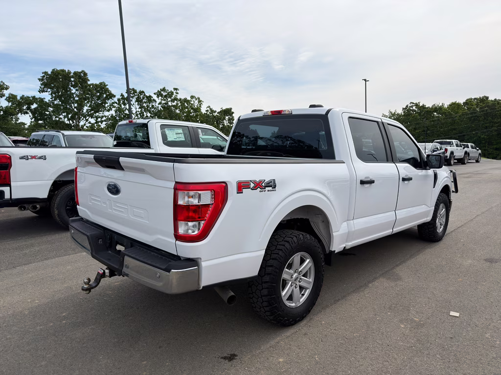 2022 Oxford White Ford F-150 XL 4X4 Truck