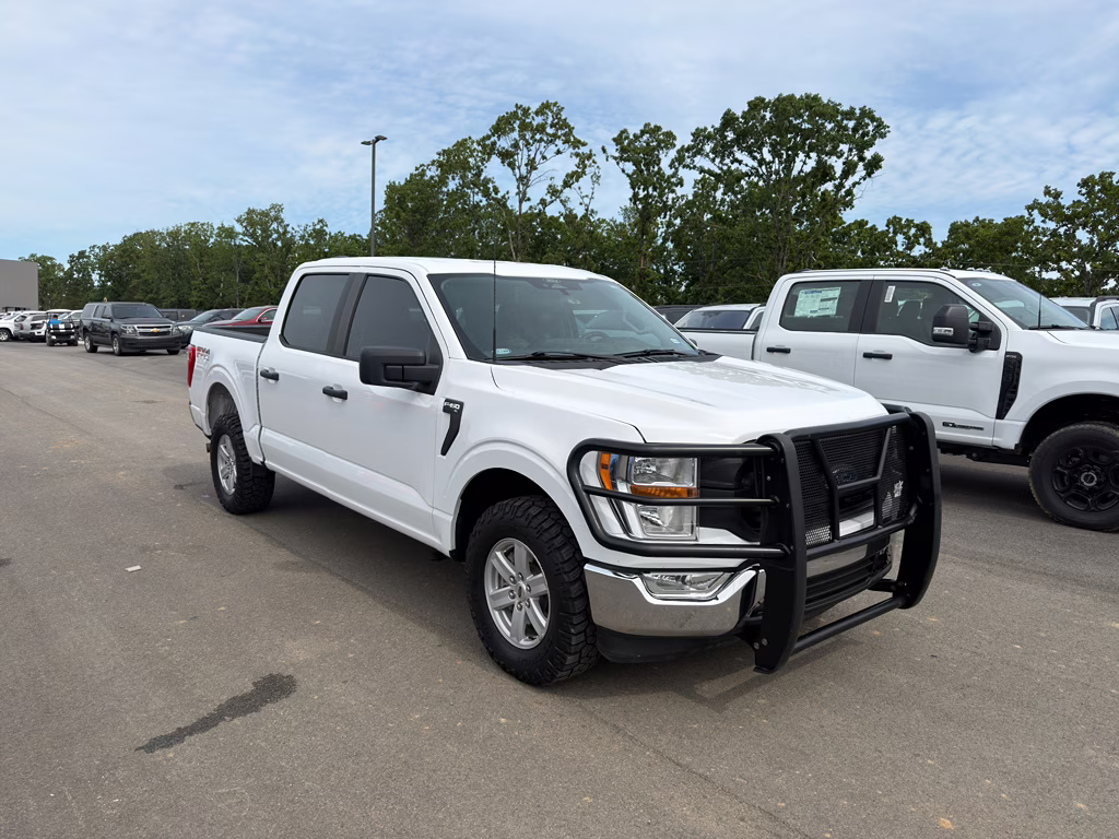2022 Oxford White Ford F-150 XL 4X4 Truck