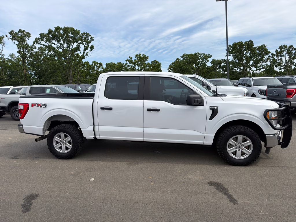 2022 Oxford White Ford F-150 XL 4X4 Truck