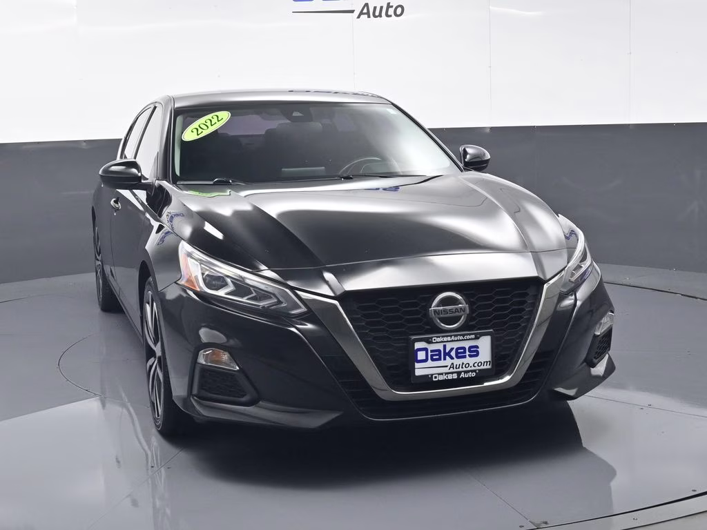 2022 Super Black Clearcoat Nissan Altima 2.5 SR FWD Sedan