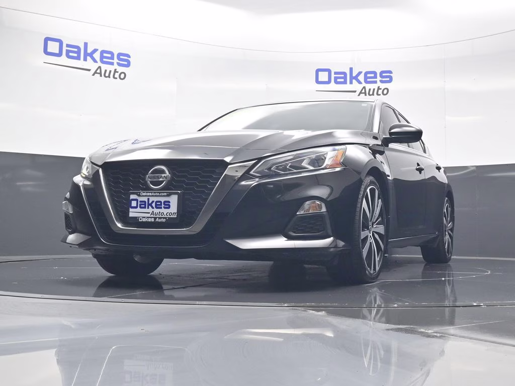 2022 Super Black Clearcoat Nissan Altima 2.5 SR FWD Sedan