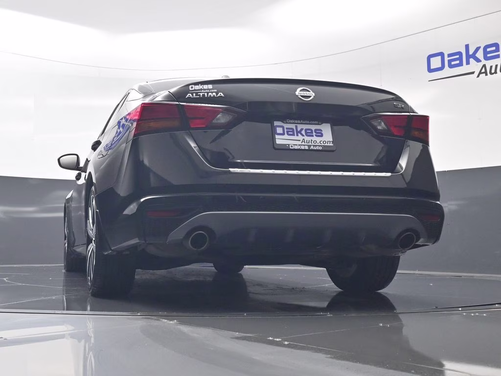 2022 Super Black Clearcoat Nissan Altima 2.5 SR FWD Sedan