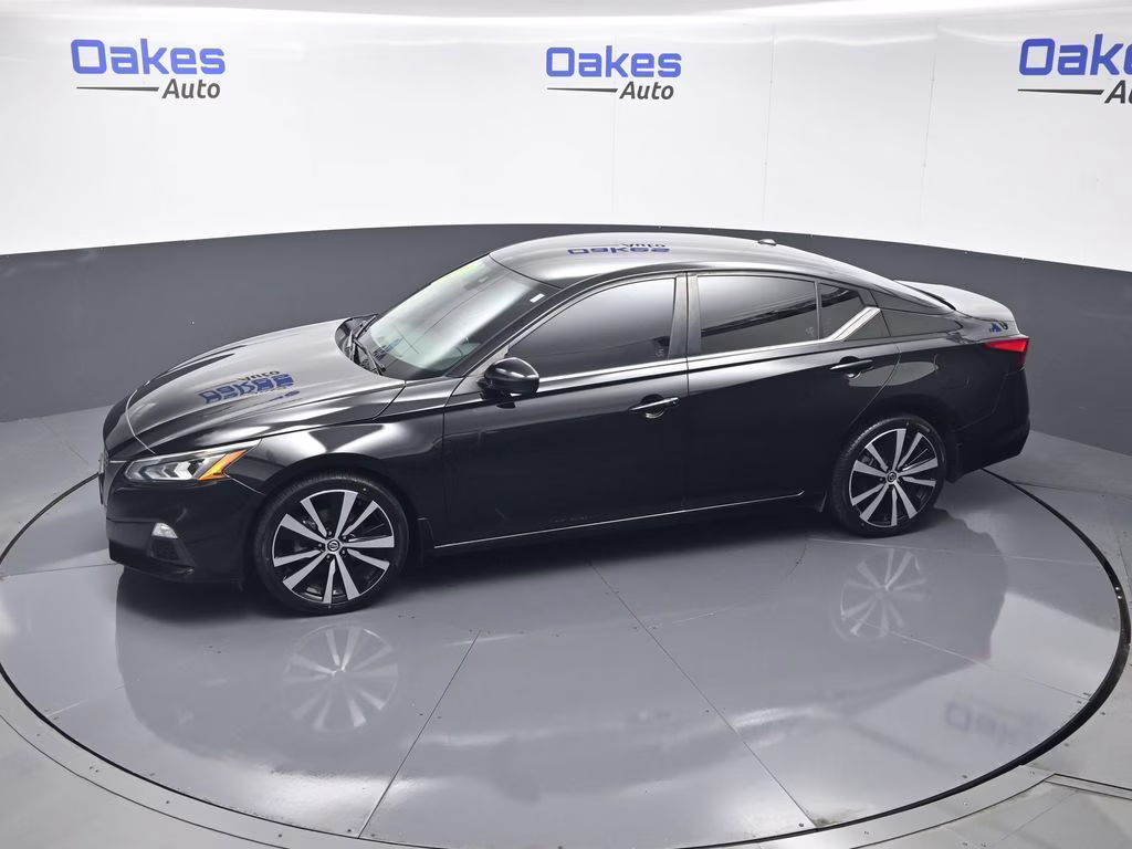 2022 Super Black Clearcoat Nissan Altima 2.5 SR FWD Sedan