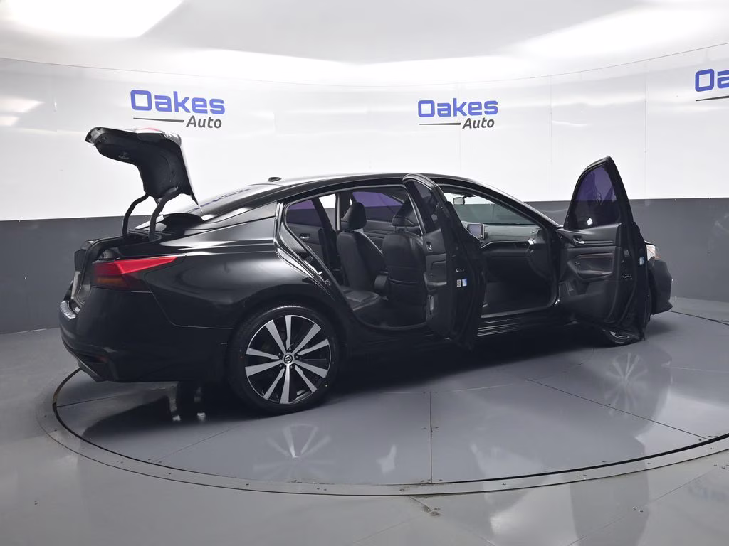 2022 Super Black Clearcoat Nissan Altima 2.5 SR FWD Sedan
