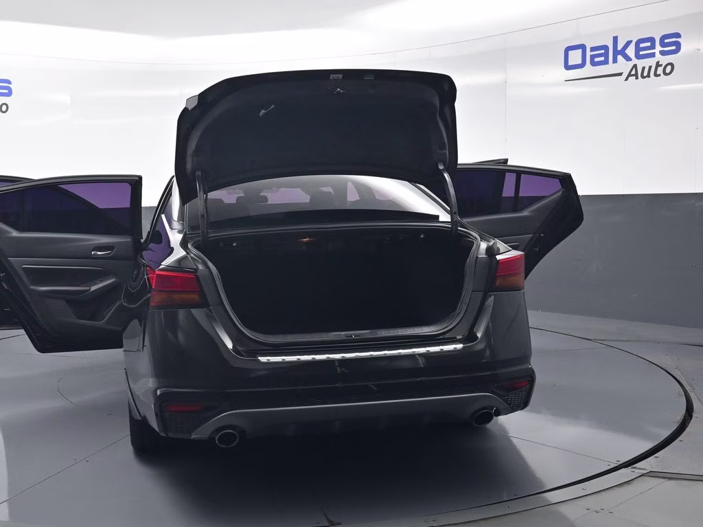 2022 Super Black Clearcoat Nissan Altima 2.5 SR FWD Sedan