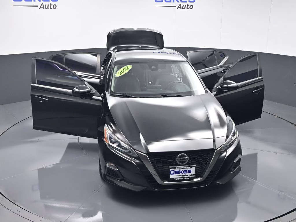 2022 Super Black Clearcoat Nissan Altima 2.5 SR FWD Sedan