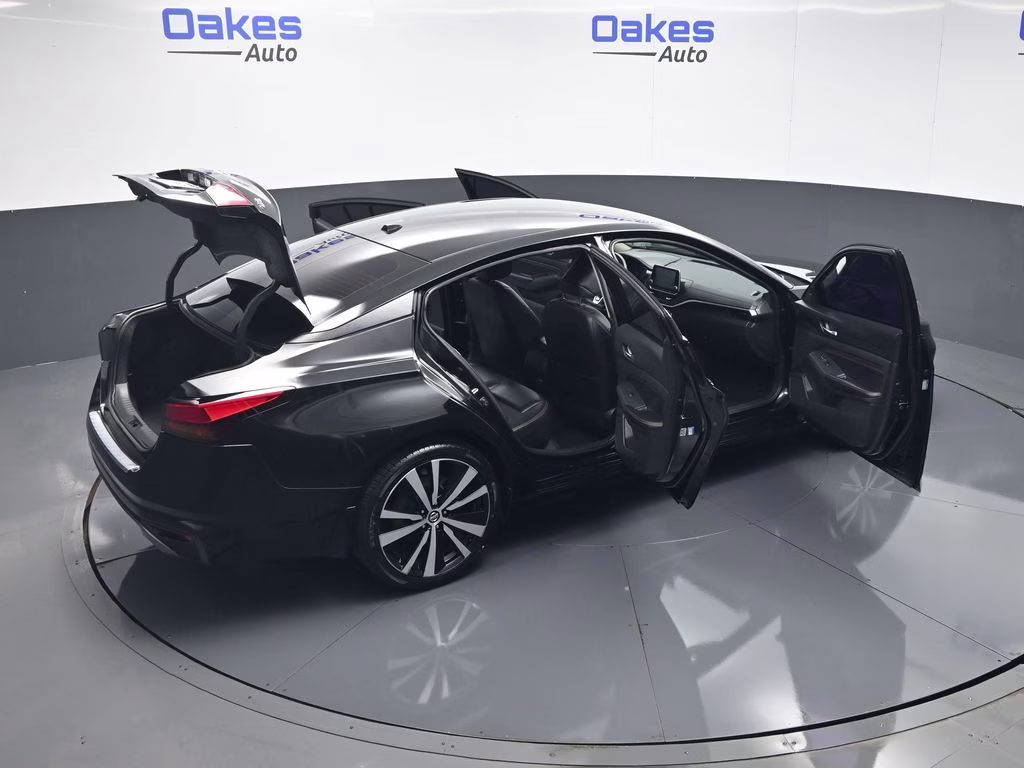 2022 Super Black Clearcoat Nissan Altima 2.5 SR FWD Sedan