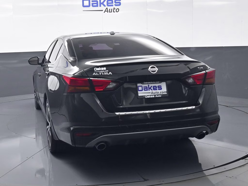2022 Super Black Clearcoat Nissan Altima 2.5 SR FWD Sedan