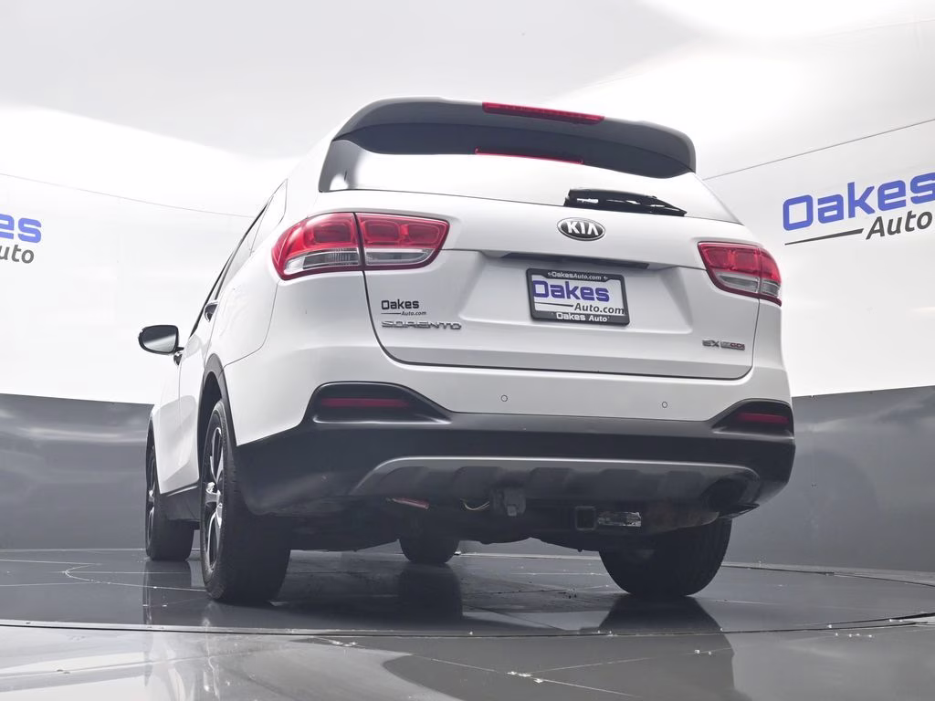 2016 Snow White Pearl Kia Sorento EX FWD SUV