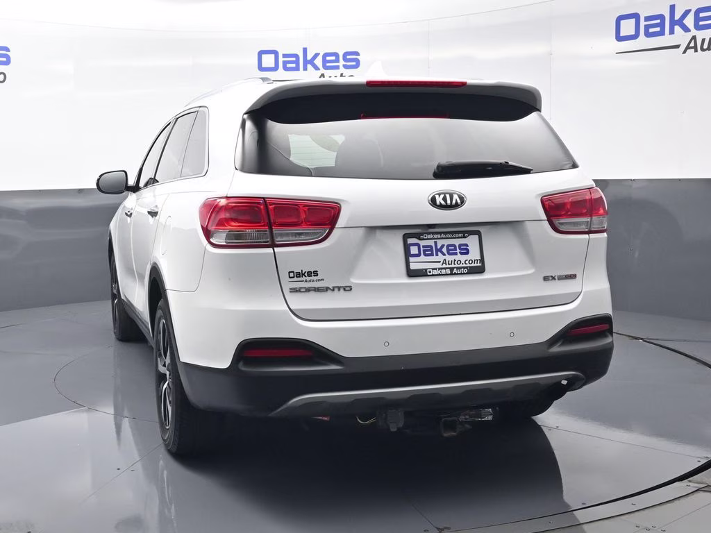 2016 Snow White Pearl Kia Sorento EX FWD SUV
