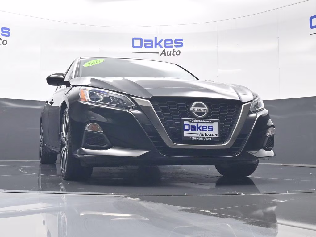 2022 Super Black Clearcoat Nissan Altima 2.5 SR FWD Sedan