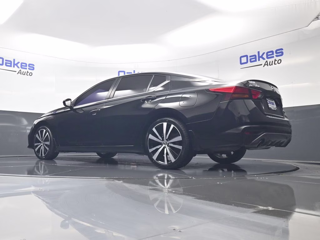 2022 Super Black Clearcoat Nissan Altima 2.5 SR FWD Sedan
