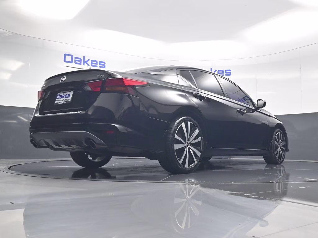 2022 Super Black Clearcoat Nissan Altima 2.5 SR FWD Sedan