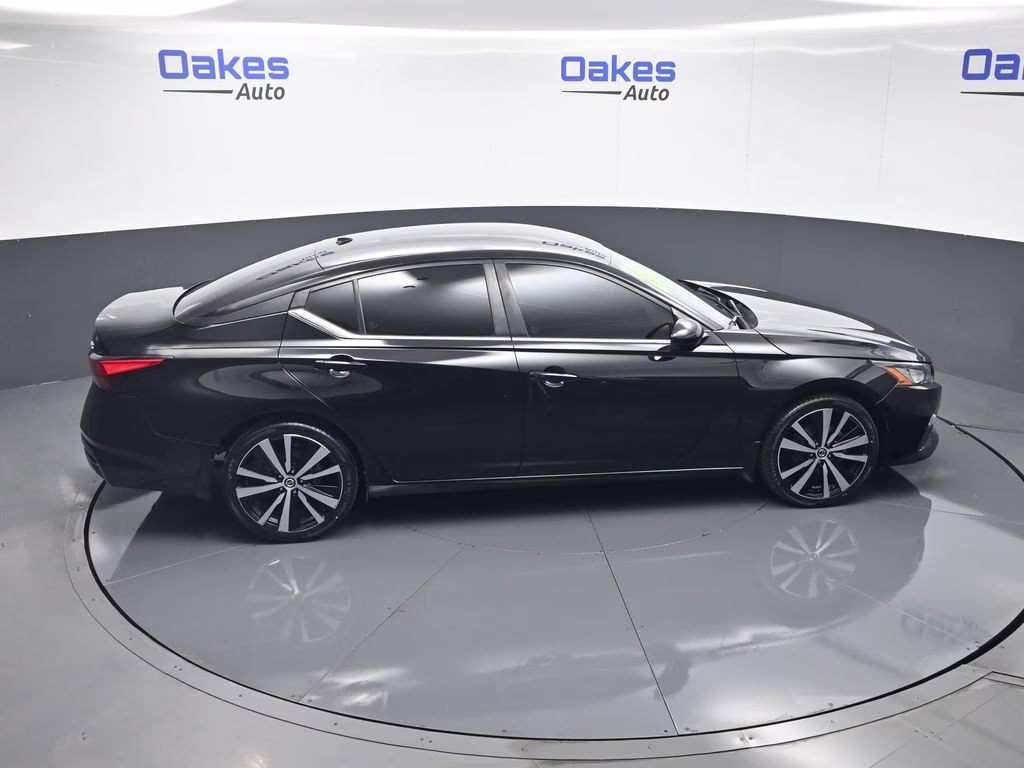 2022 Super Black Clearcoat Nissan Altima 2.5 SR FWD Sedan