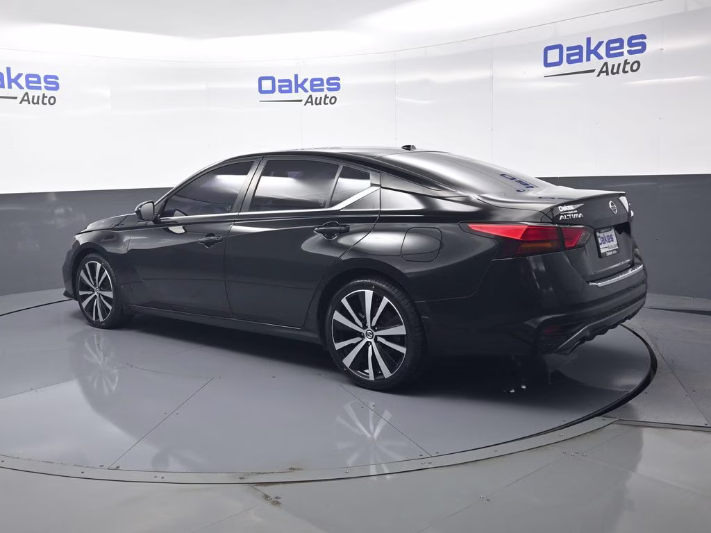 2022 Super Black Clearcoat Nissan Altima 2.5 SR FWD Sedan