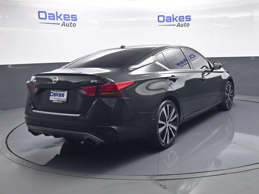 2022 Super Black Clearcoat Nissan Altima 2.5 SR FWD Sedan