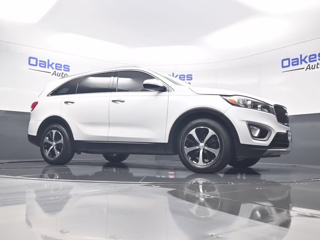 2016 Snow White Pearl Kia Sorento EX FWD SUV