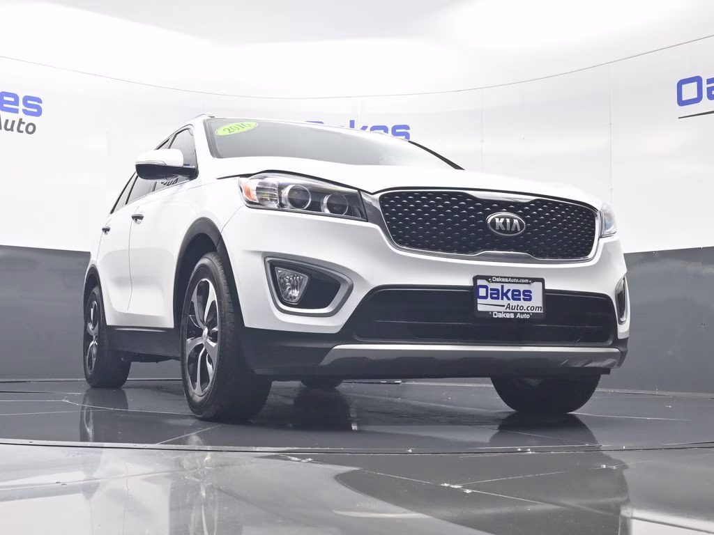 2016 Snow White Pearl Kia Sorento EX FWD SUV