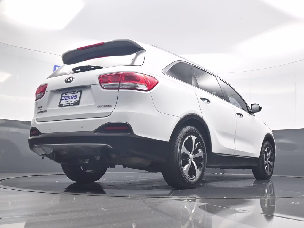 2016 Snow White Pearl Kia Sorento EX FWD SUV