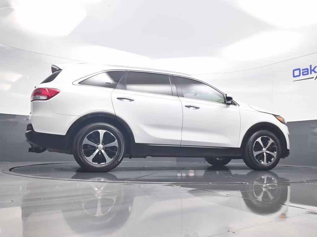 2016 Snow White Pearl Kia Sorento EX FWD SUV