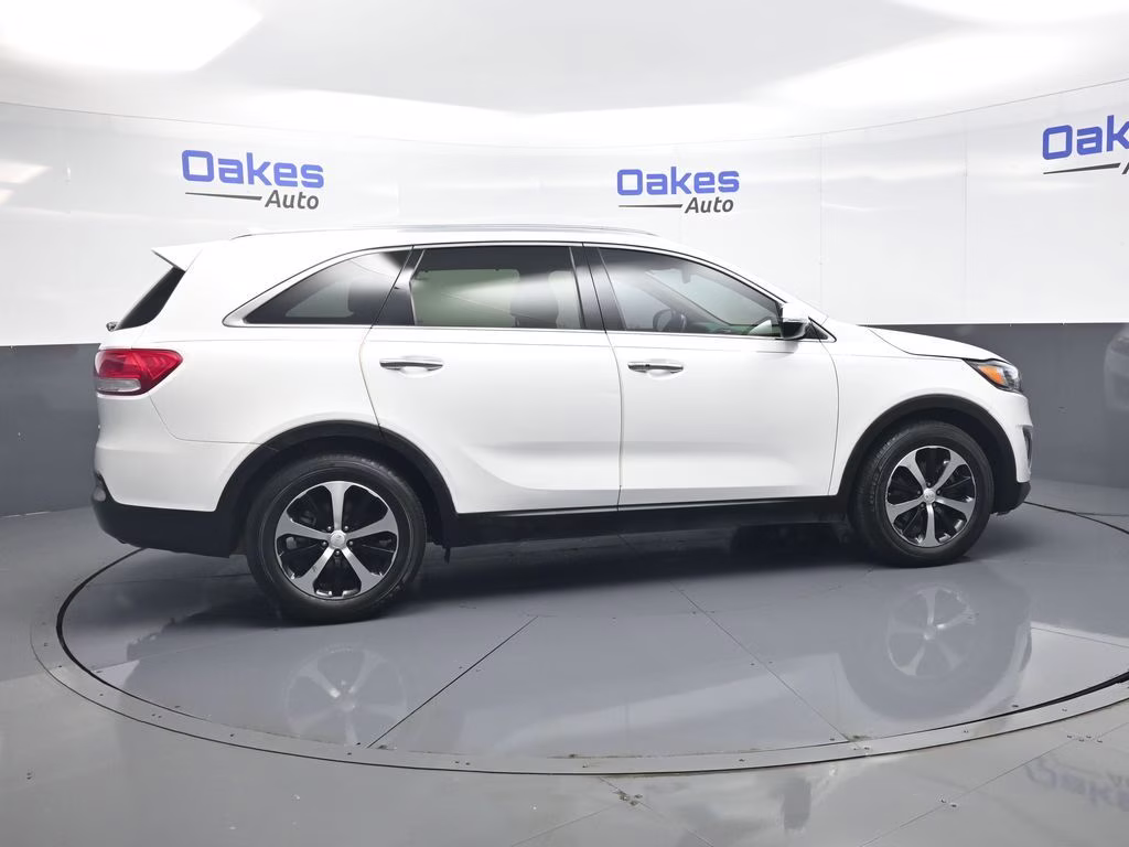 2016 Snow White Pearl Kia Sorento EX FWD SUV