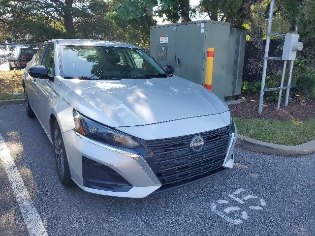 2024 Brilliant Silver Metallic Nissan Altima 2.5 SV FWD Sedan