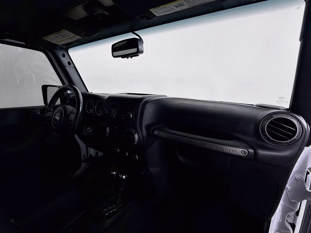 2018 Bright White Clearcoat Jeep Wrangler JK Unlimited Sport 4X4 SUV
