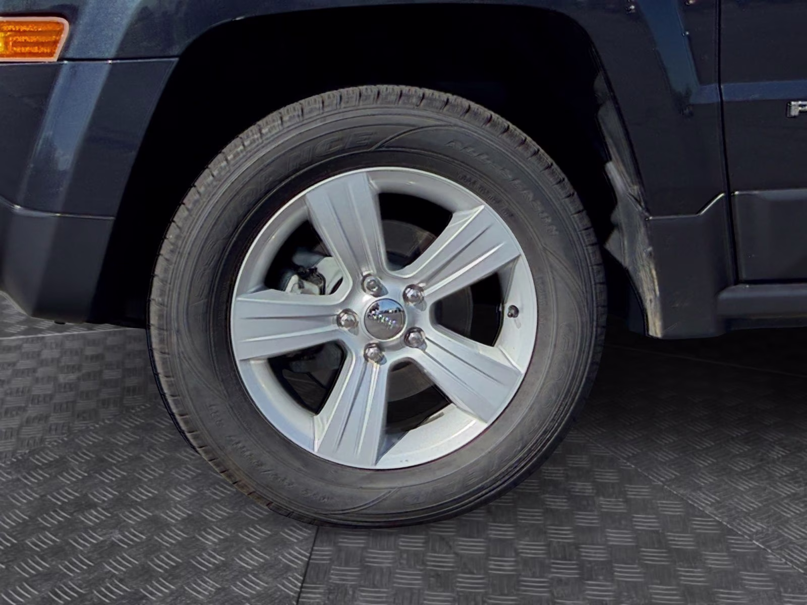 2015 Maximum Steel Metallic Clearcoat Jeep Patriot Sport 4X4 SUV