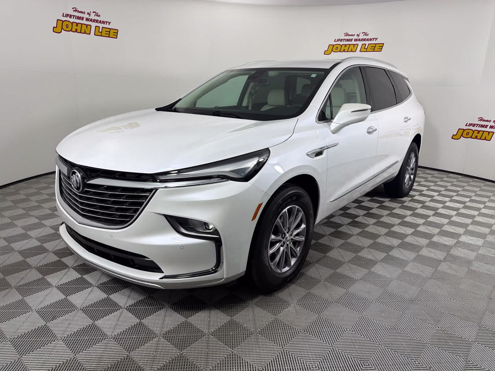 2023 Buick Enclave Essence's photo
