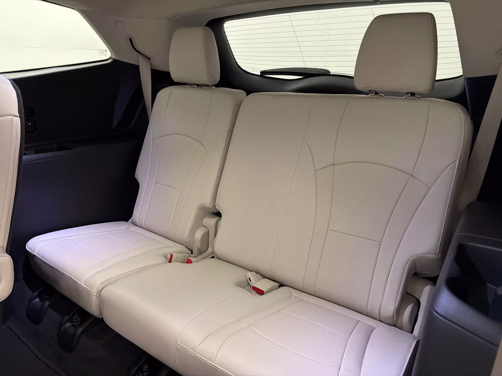 2023 White Frost Tricoat Buick Enclave Essence FWD SUV