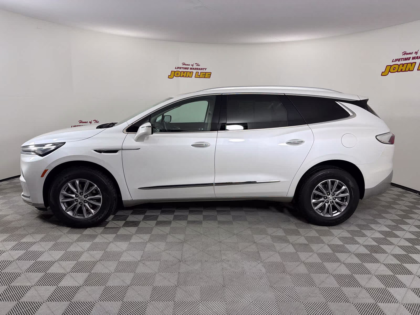 2023 White Frost Tricoat Buick Enclave Essence FWD SUV