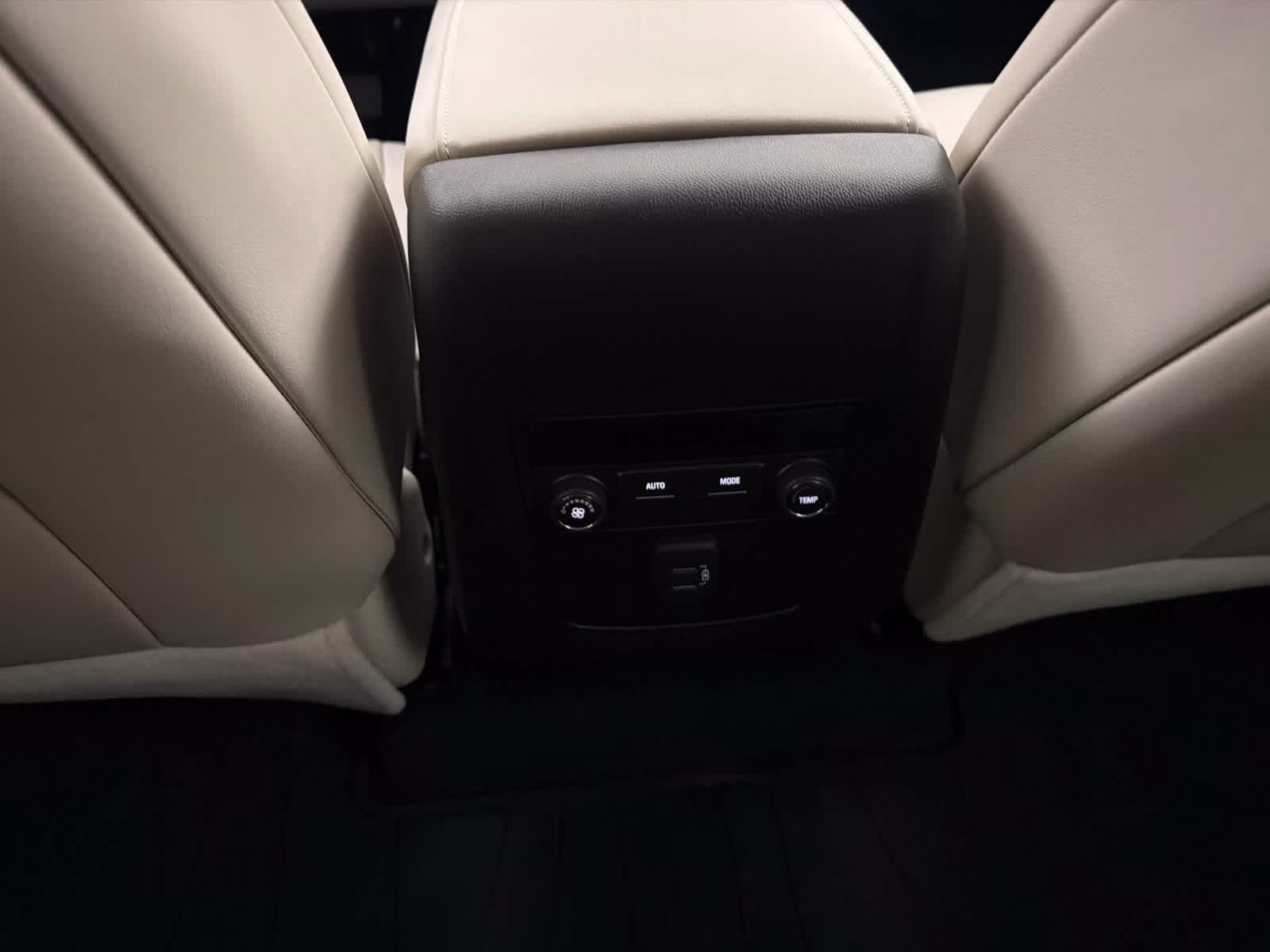 2023 White Frost Tricoat Buick Enclave Essence FWD SUV