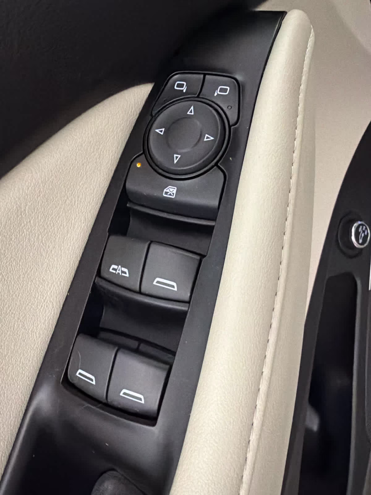 2023 White Frost Tricoat Buick Enclave Essence FWD SUV