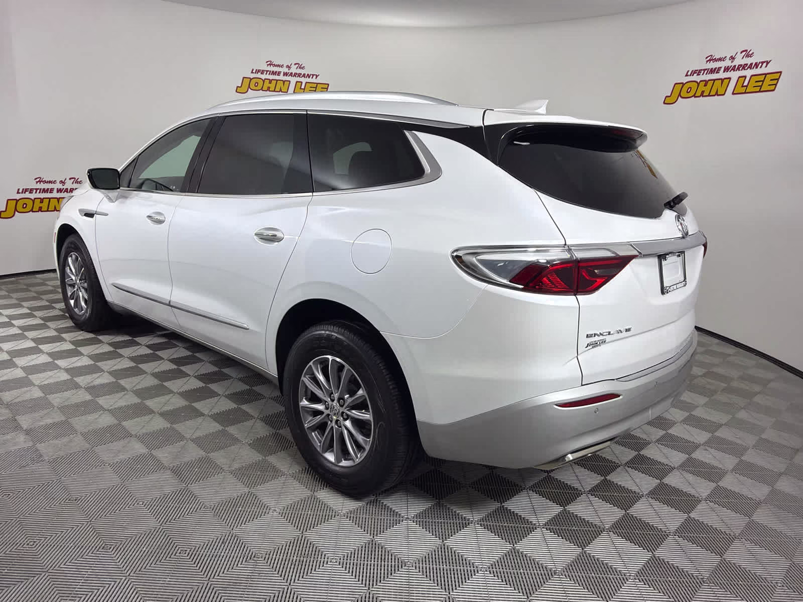 2023 White Frost Tricoat Buick Enclave Essence FWD SUV
