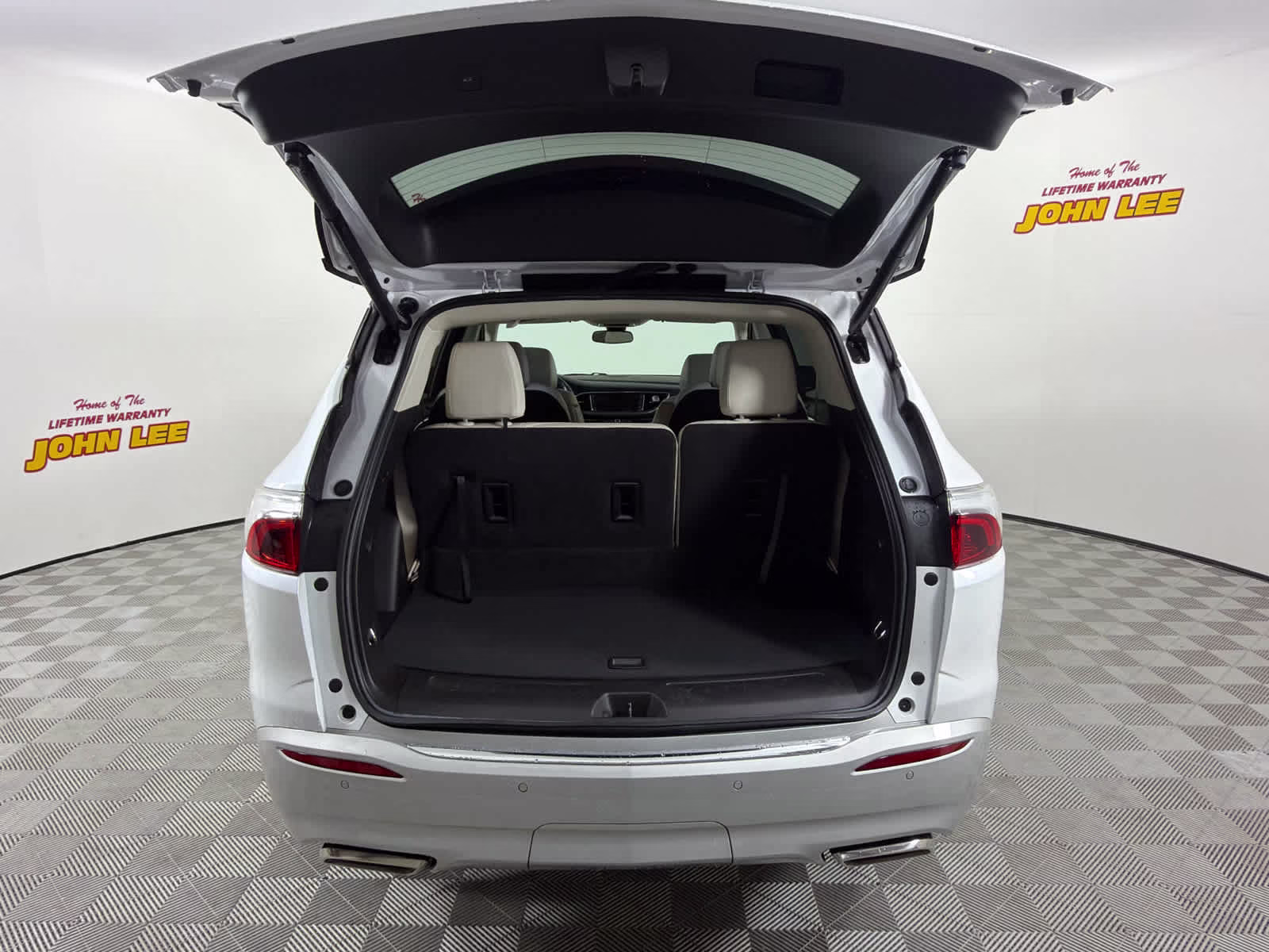 2023 White Frost Tricoat Buick Enclave Essence FWD SUV