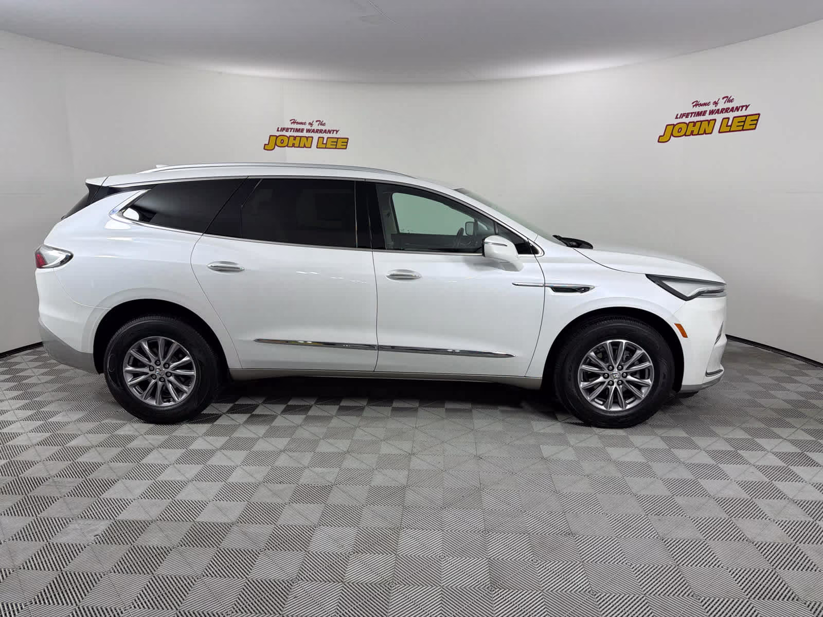 2023 White Frost Tricoat Buick Enclave Essence FWD SUV