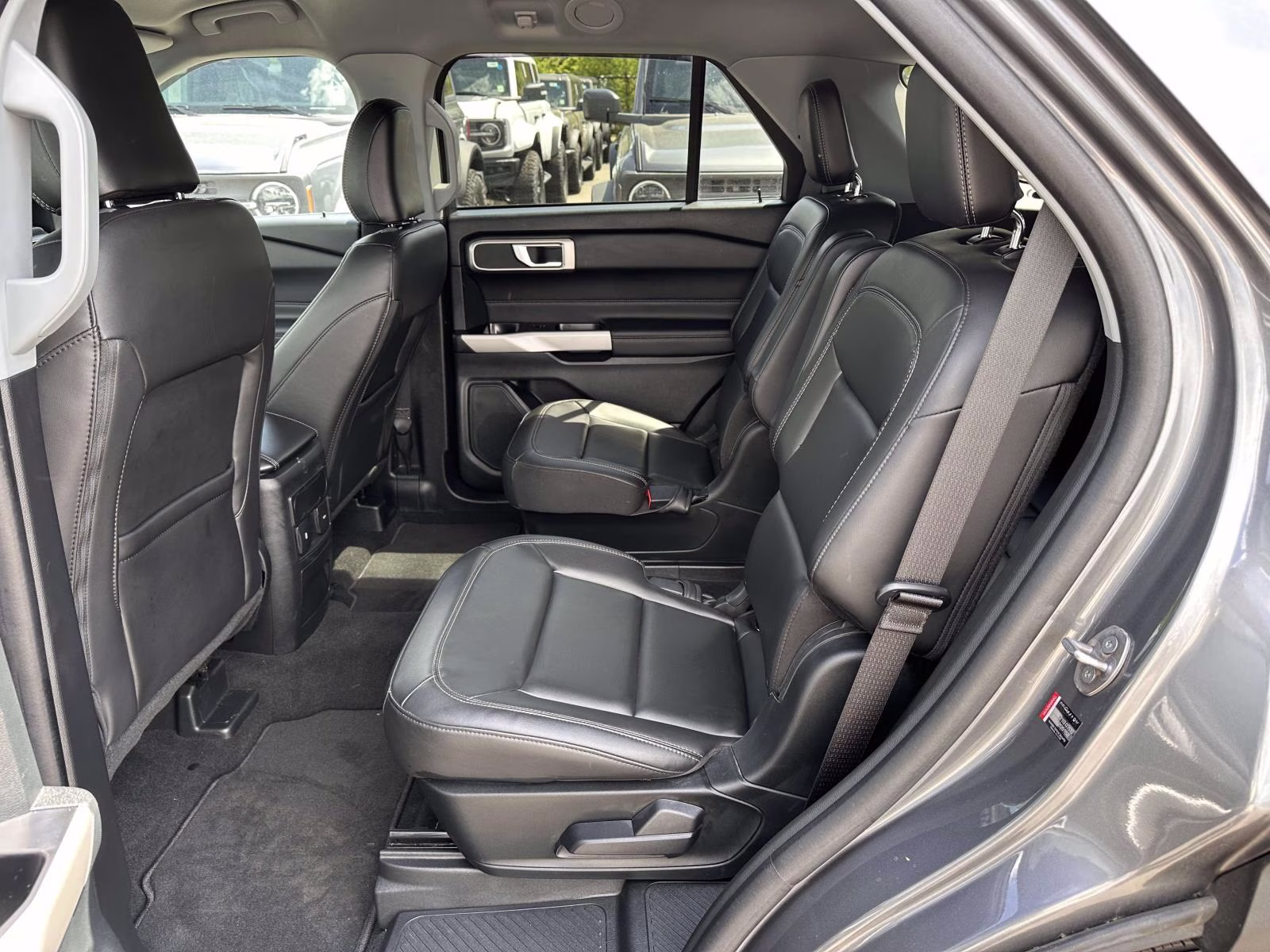 2024 Carbonized Gray Metallic Ford Explorer XLT 4WD 4X4 SUV
