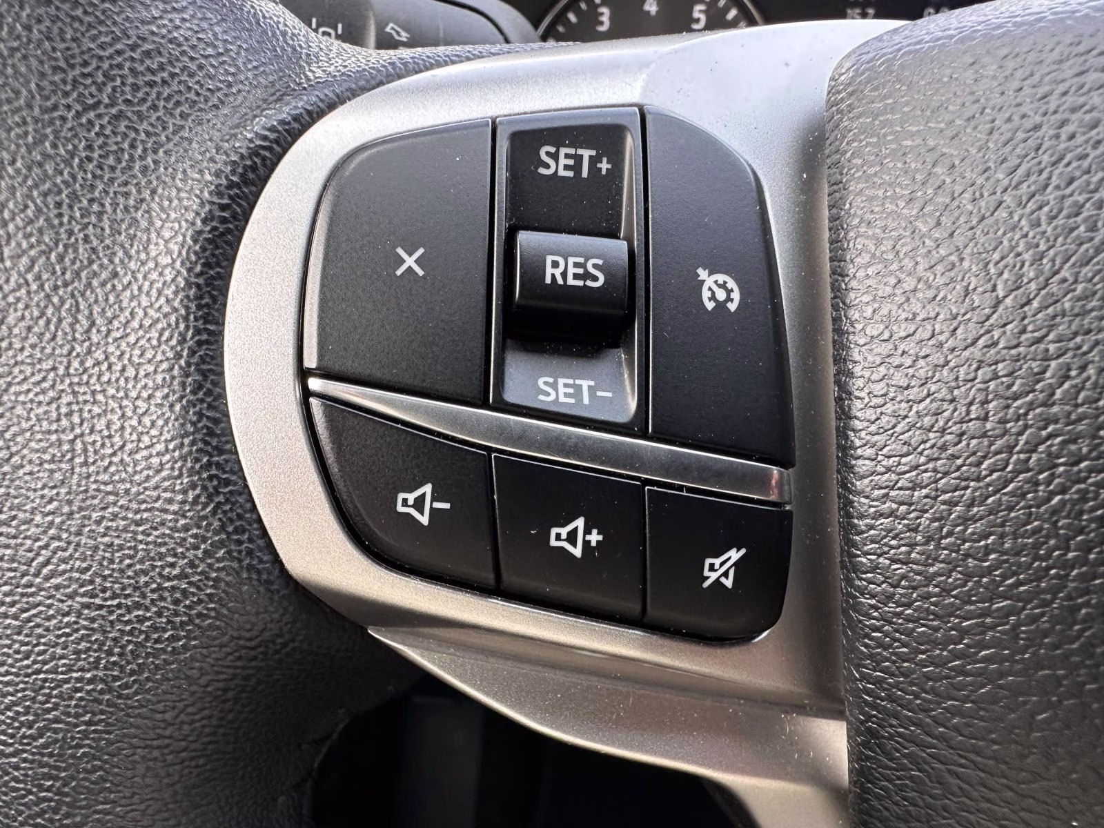 2024 Carbonized Gray Metallic Ford Explorer XLT 4WD 4X4 SUV