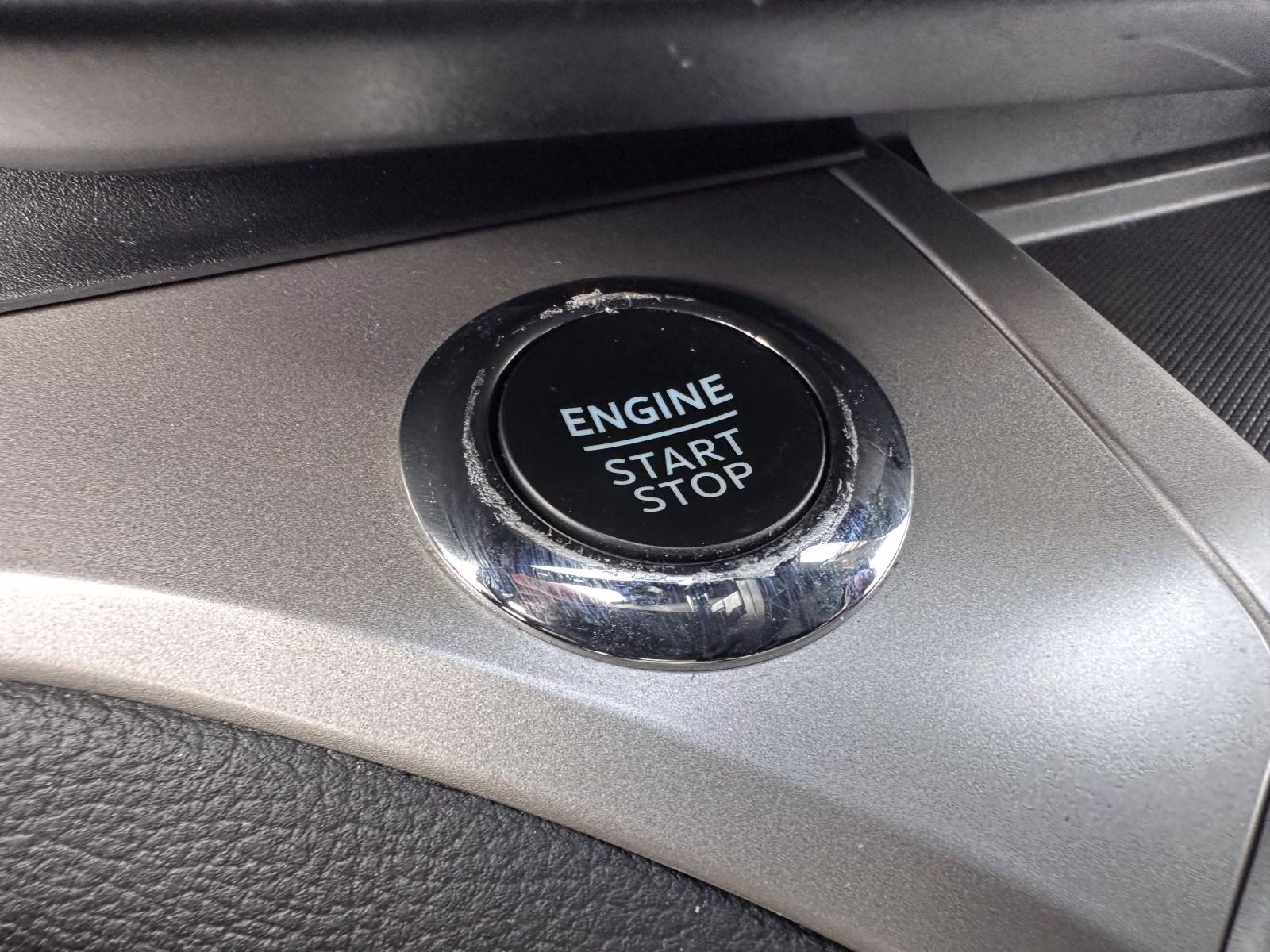 2024 Carbonized Gray Metallic Ford Explorer XLT 4WD 4X4 SUV