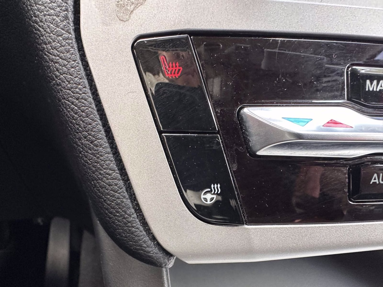2024 Carbonized Gray Metallic Ford Explorer XLT 4WD 4X4 SUV