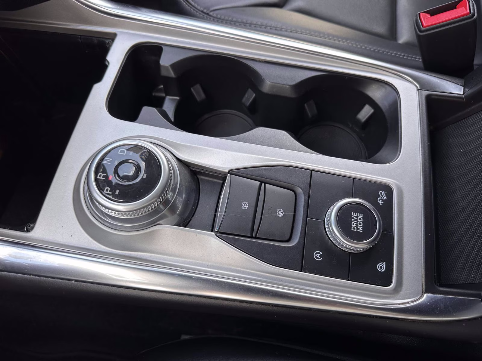 2024 Carbonized Gray Metallic Ford Explorer XLT 4WD 4X4 SUV