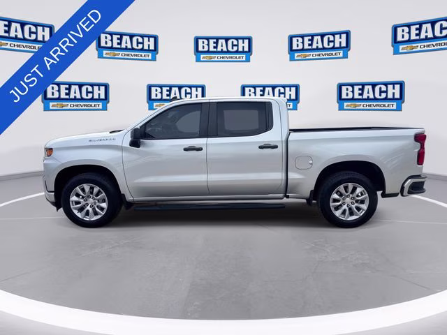 2021 Silver Ice Metallic Chevrolet Silverado 1500 Custom RWD Truck